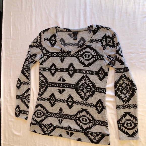 Rue 21 long sleeve - Picture 1 of 2